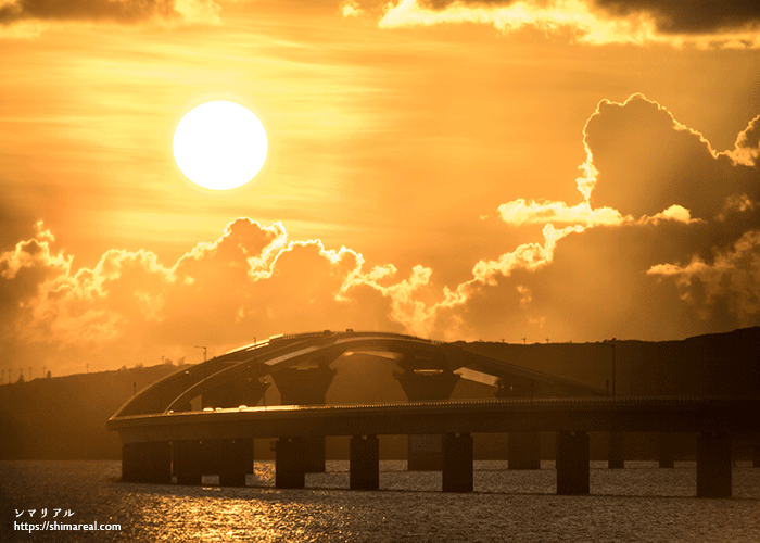 伊良部大橋と夕日